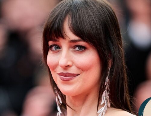 Η Dakota Johnson είπε «ναι» στο πιο ζεστό χρώμα του καλοκαιριού στα μαλλιά: το glossy chestnut