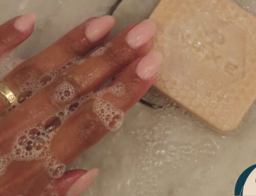 Milky manicure: 6 nail arts με κρύσταλλα και πέρλες που δεν έχεις ξαναδεί