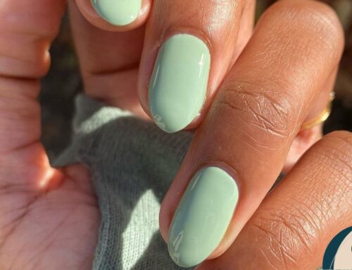 Ξέχνα το μαύρο! Αυτές οι 5 αποχρώσεις manicure θα τονίσουν ακόμα περισσότερο το μαύρισμά σου