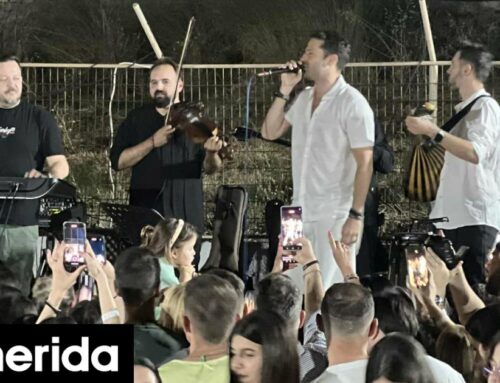 Η απρόσμενη εμφάνιση του Κωνσταντίνου Αργυρού στη Γιορτή Αγκινάρας στην Τήνο -Ξεσήκωσε το κοινό με νησιώτικα [βίντεο]