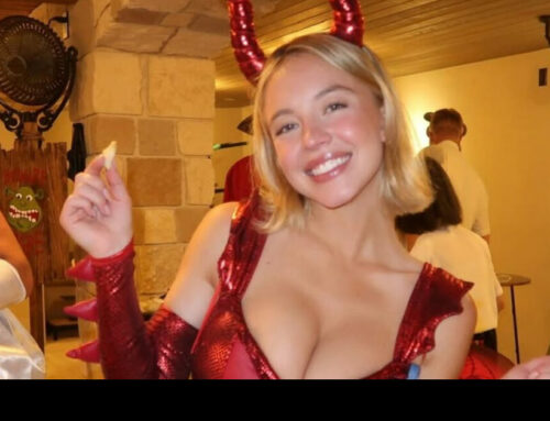 Η Sydney Sweeney ποζάρει σαν σέξι δράκος και προφανώς γίνεται viral