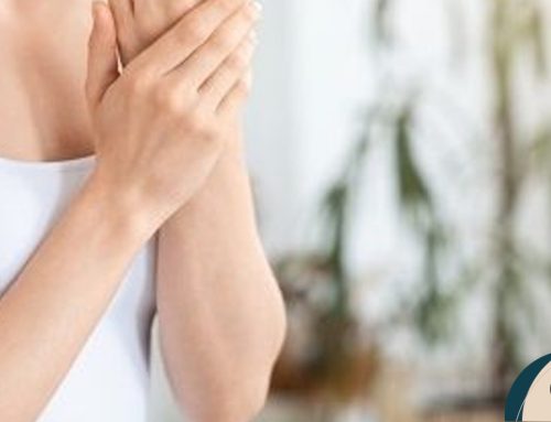 Μεταλλικά νύχια & λάμψη: Οι τάσεις που θα ανανεώσουν το μανικιούρ σας